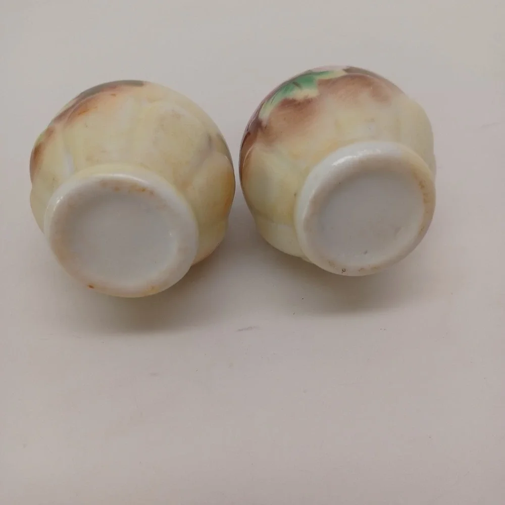 Enesco‎ Vintage Hand Painted Salt and Pepper Shakers Pink Floral Metal Caps